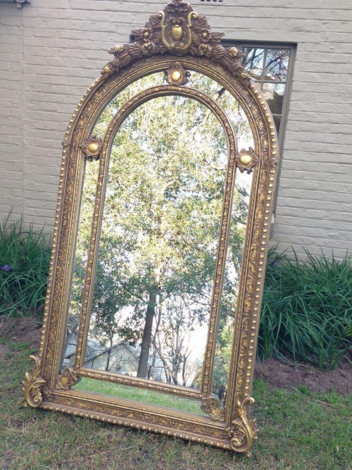 An Ornate Carved Arched Gilded Mirror - Image 3