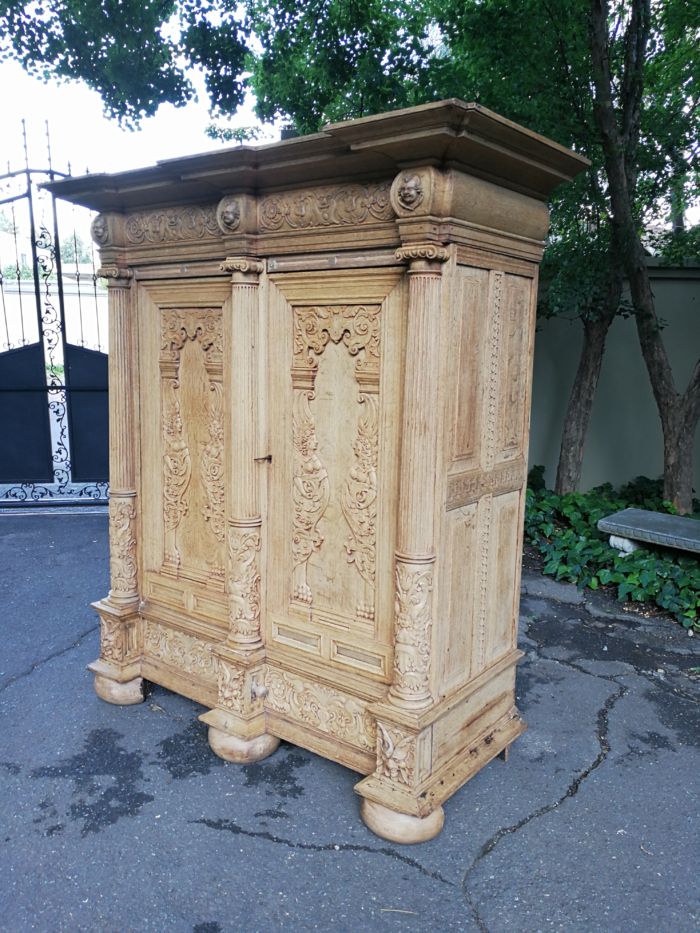 An 18th Century Continental Bleached / Natural Oak Cupboard The Interior Fitted With An Array Of Shelves And Drawers - ND - Image 4