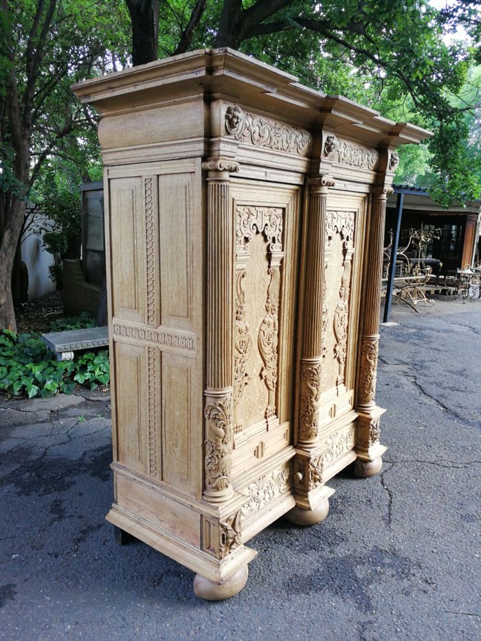 An 18th Century Continental Bleached / Natural Oak Cupboard The Interior Fitted With An Array Of Shelves And Drawers - ND - Image 5