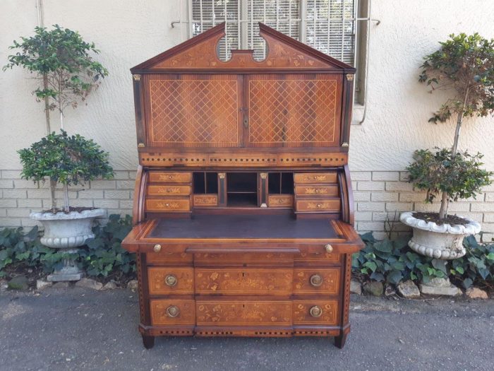 A 19th Century Dutch Marquetry Bureau / Secretaire - Image 4