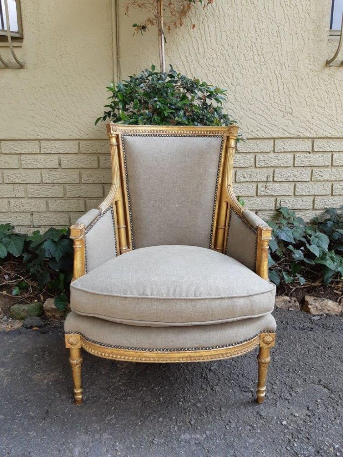 A 19th Century Pair Of French Giltwood Bergeres - Image 8