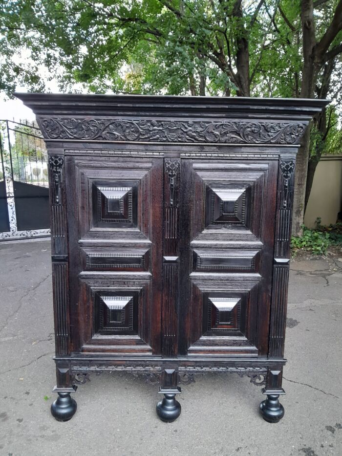 An Early19th Century Circa 1800’s Dutch Carved Oak Kussenkast / Cabinet / Drinks Cabinet / Cupboard in a Contemporary Ebonised Finish (Useful as a Drinks Cabinet or for TV, storing pillows, duvets, towels etc) - Image 3