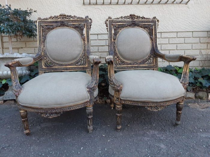 A 20th Century Pair (over 80 years old) of French Style Ornately Carved and Gilded Arm Chairs Upholstered in a French Linen ND - Image 2