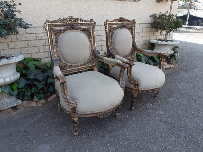 A 20th Century Pair (over 80 years old) of French Style Ornately Carved and Gilded Arm Chairs Upholstered in a French Linen ND - Image 4