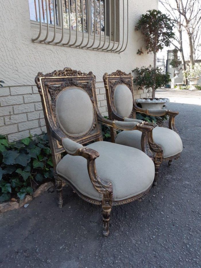 A 20th Century Pair (over 80 years old) of French Style Ornately Carved and Gilded Arm Chairs Upholstered in a French Linen ND - Image 5