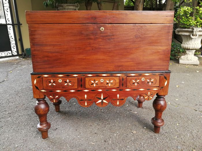An Anglo Indian Burmese Teak Chest on Stand with Ebony Inlay. Circa 1880 - Image 3