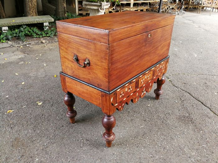 An Anglo Indian Burmese Teak Chest on Stand with Ebony Inlay. Circa 1880 - Image 4