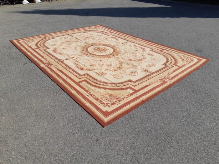 A Hand Knotted Aubusson Carpet - Image 3