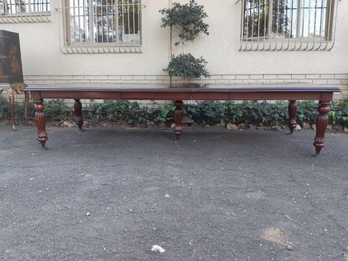 Victorian Style Mahogany Ext Dining Table With Crank, On Castors  (12 Seater) - Image 3