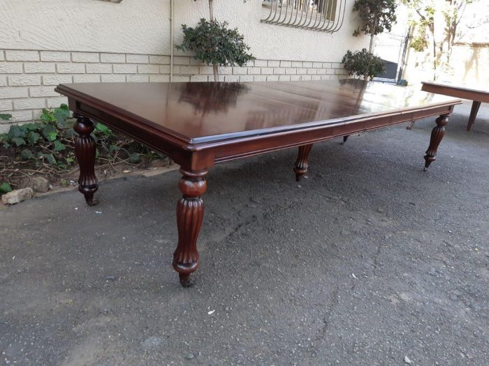 Victorian Style Mahogany Ext Dining Table With Crank, On Castors  (12 Seater) - Image 5