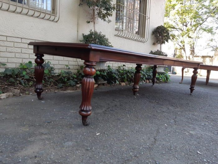Victorian Style Mahogany Ext Dining Table With Crank, On Castors  (12 Seater) - Image 6
