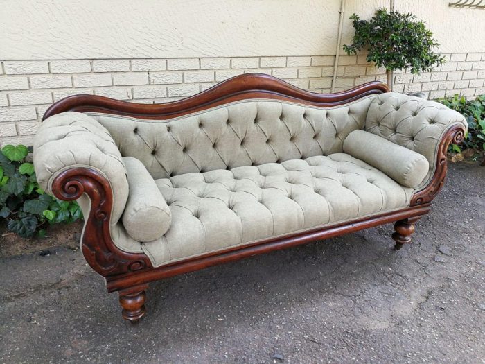 Victorian Rosewood Settee Longue On Bun Feet With Castors - Image 4