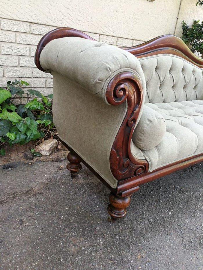 Victorian Rosewood Settee Longue On Bun Feet With Castors - Image 5