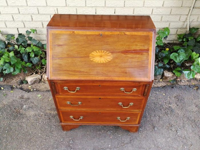 A George III Mahogany Bureau - Image 4