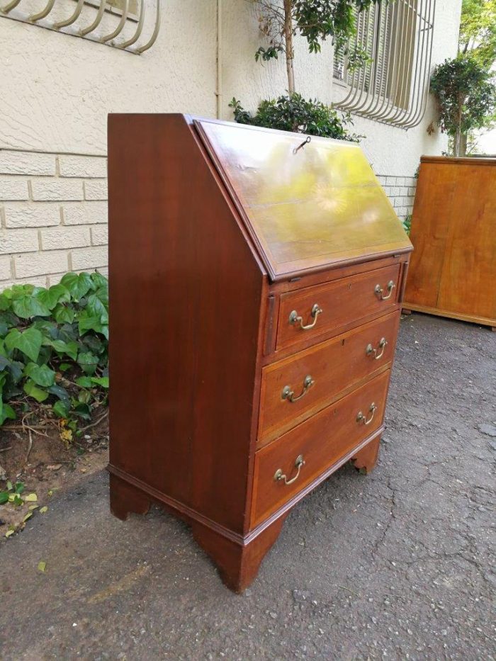 A George III Mahogany Bureau - Image 5
