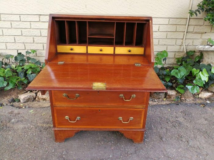 A George III Mahogany Bureau - Image 6