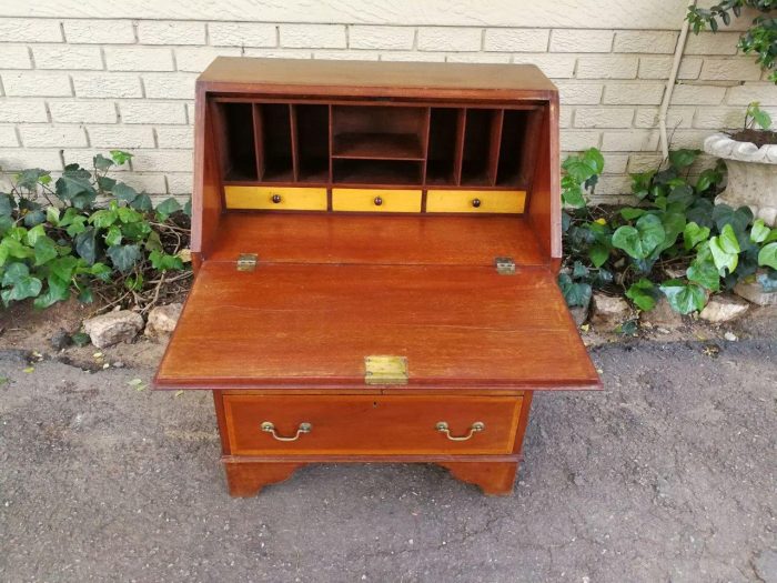 A George III Mahogany Bureau - Image 7