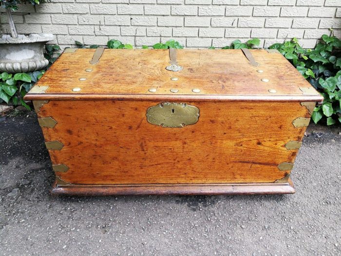 An 18th Century Dutch Oak And Brass-Mounted Kist - Image 3