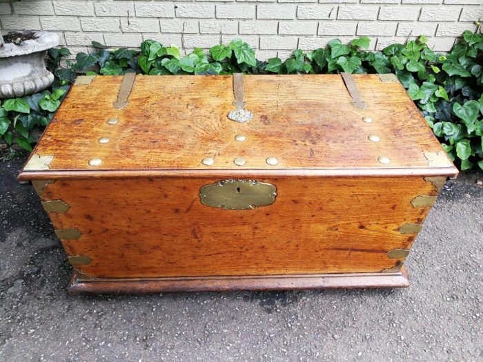 An 18th Century Dutch Oak And Brass-Mounted Kist - Image 4