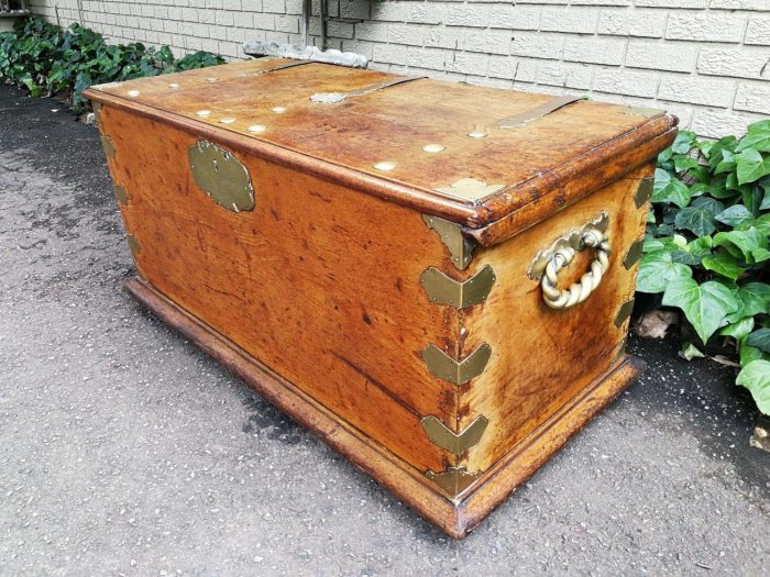 An 18th Century Dutch Oak And Brass-Mounted Kist - Image 5