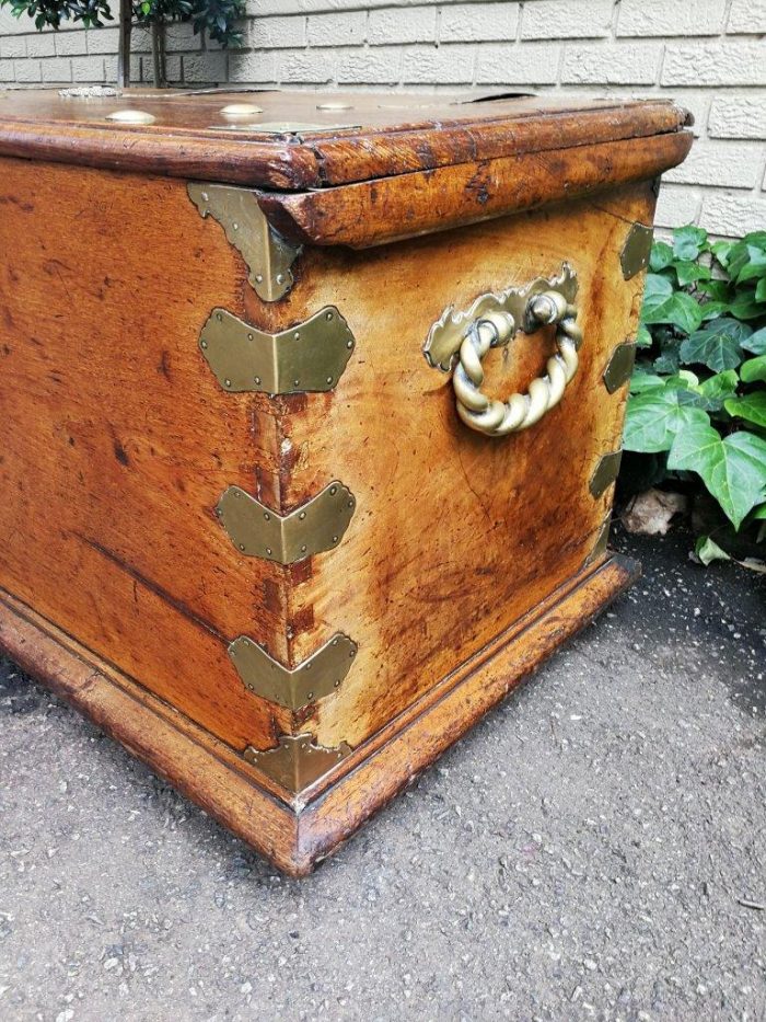 An 18th Century Dutch Oak And Brass-Mounted Kist - Image 6