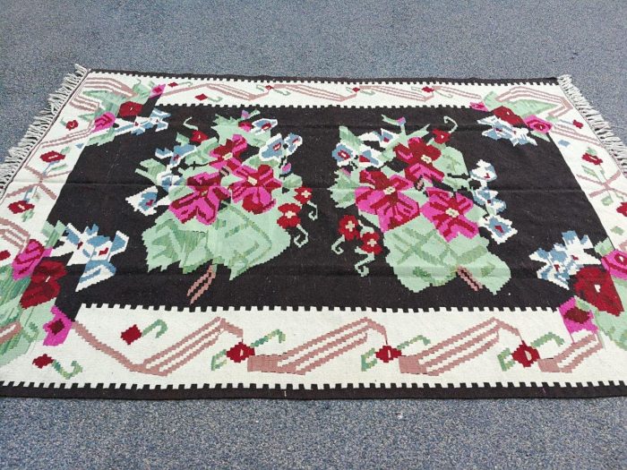 A Hand Woven Kelim (Karabakh) Carpet - Image 4