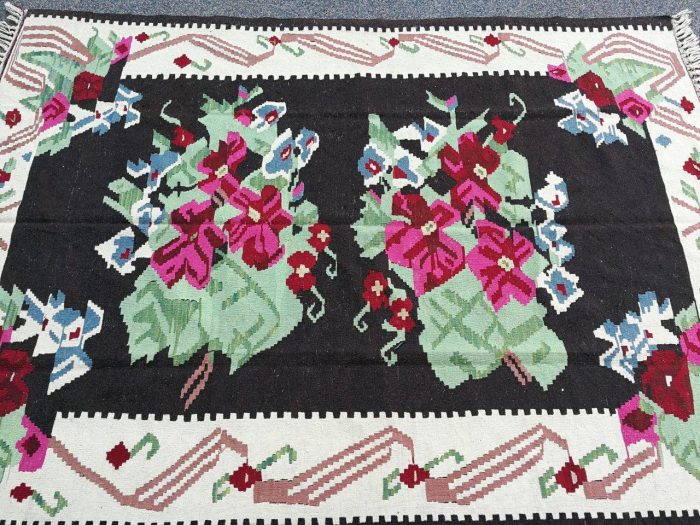 A Hand Woven Kelim (Karabakh) Carpet - Image 5