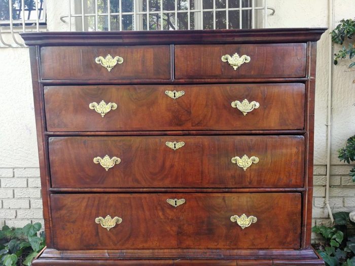 A George III Walnut Chest-On-Chest - Image 7
