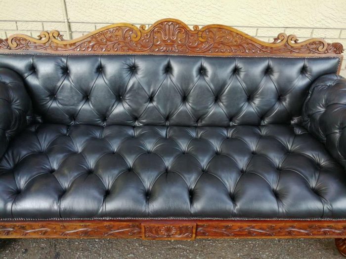 An Anglo Indian Carved Rosewood and Teak settee with brass castors - Image 6