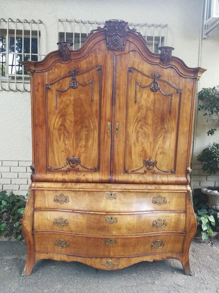 18th Century Circa 1780 Dutch Bombé Armoire, With Original Key And Lock - Image 3