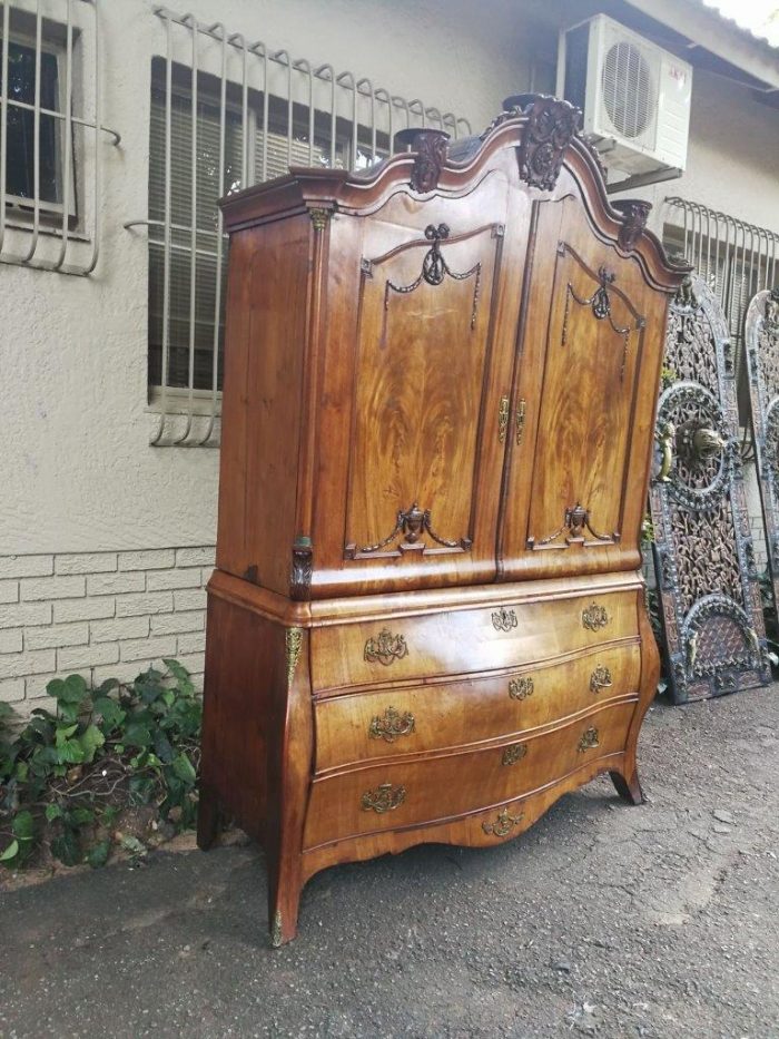 18th Century Circa 1780 Dutch Bombé Armoire, With Original Key And Lock - Image 4