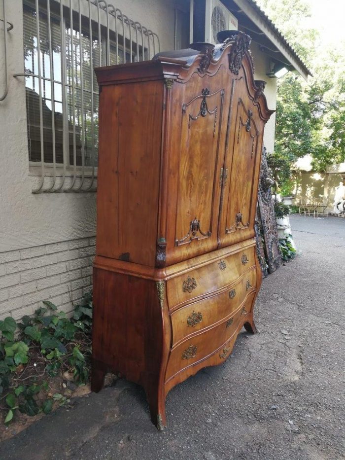 18th Century Circa 1780 Dutch Bombé Armoire, With Original Key And Lock - Image 5