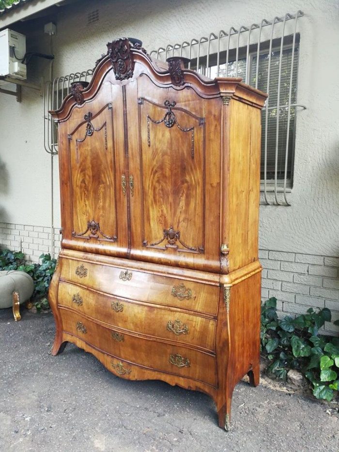 18th Century Circa 1780 Dutch Bombé Armoire, With Original Key And Lock - Image 6