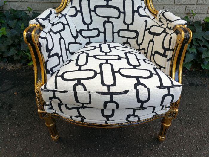 A Pair of Late 19th Century French Bergere Chairs Hand Gilded with Gold Leaf and Upholstered in in a Geometric Cotton/Linen Mix - Image 7