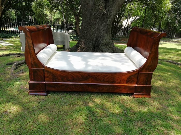 A French Flame Mahogany Lit-En-Bateau / Daybed on Wooden Castors. Circa 1950 - Image 3