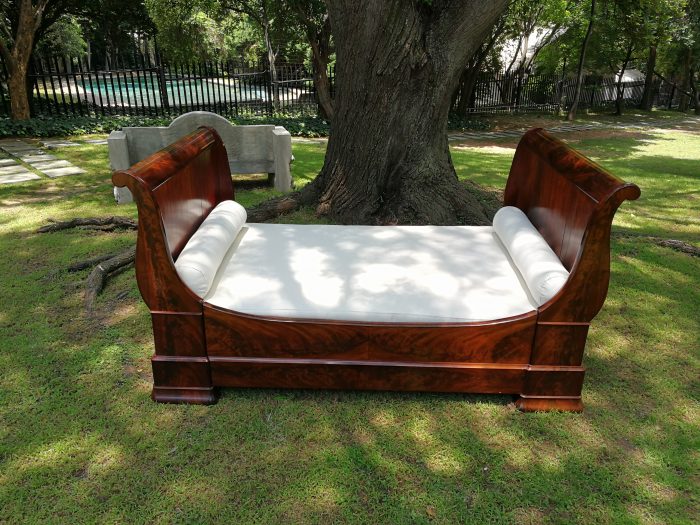 A French Flame Mahogany Lit-En-Bateau / Daybed on Wooden Castors. Circa 1950 - Image 4