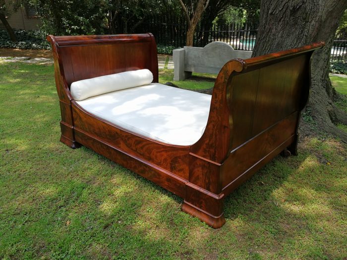 A French Flame Mahogany Lit-En-Bateau / Daybed on Wooden Castors. Circa 1950 - Image 6