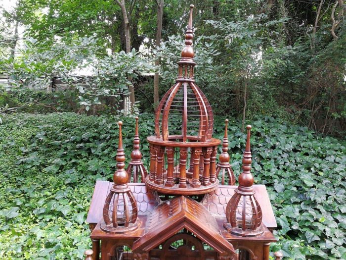 A 20th Century French Carved Mahogany and Walnut Victorian Cathedral Style Birdcage on Stand - Image 6