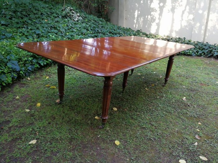 A 19th Century Mahogany Extending Dining Table On Castors (10 Seater) - Image 4