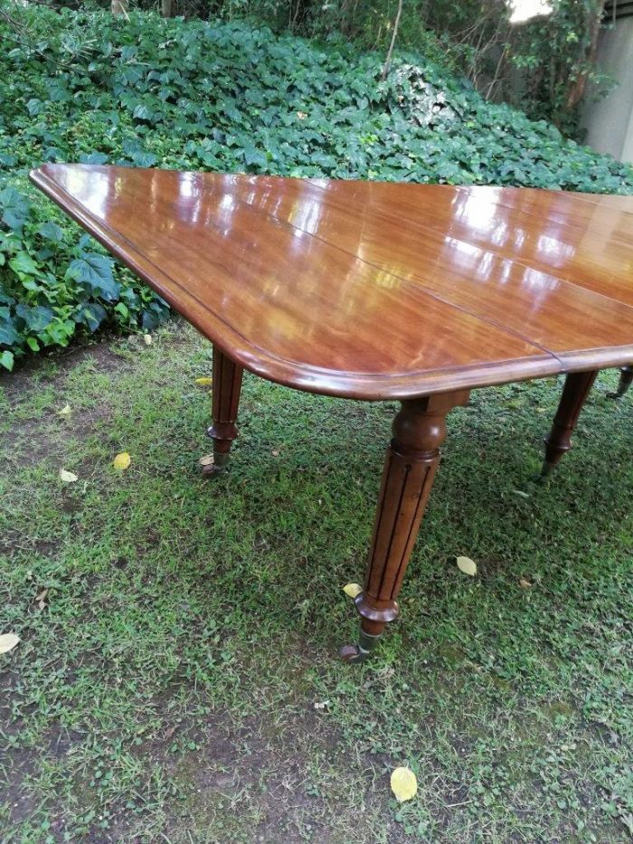 A 19th Century Mahogany Extending Dining Table On Castors (10 Seater) - Image 5