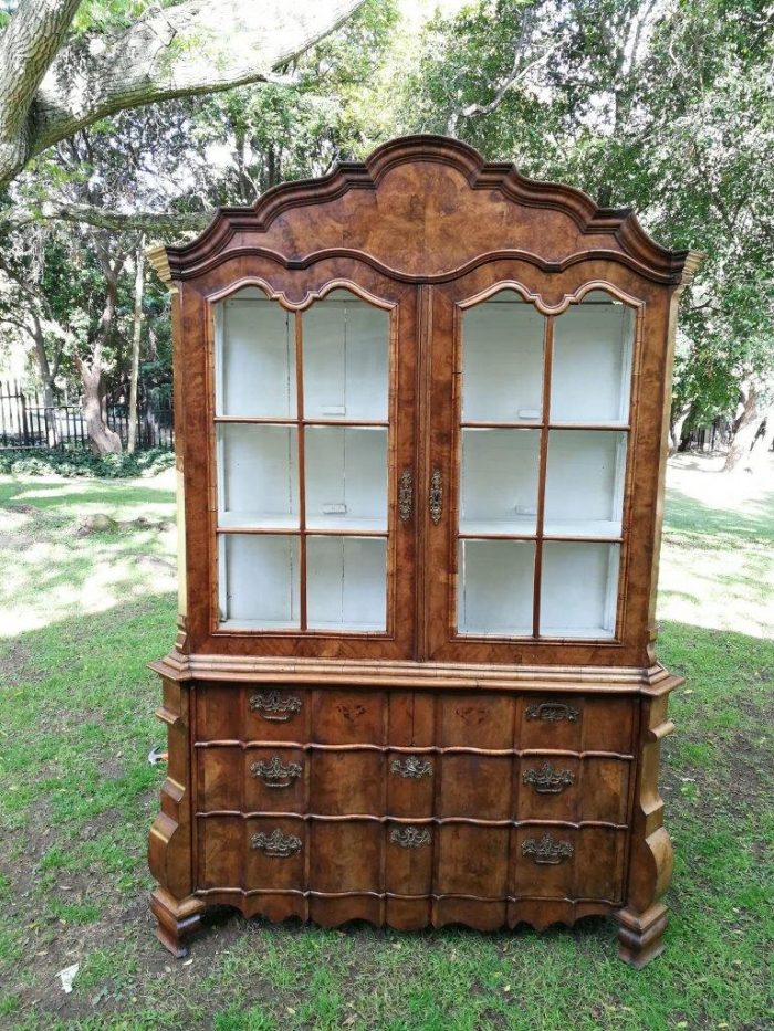 An 18th Century / Circa1740 Dutch Burr Walnut Display Cabinet - ND - Image 2