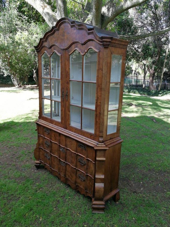 An 18th Century / Circa1740 Dutch Burr Walnut Display Cabinet - ND - Image 4