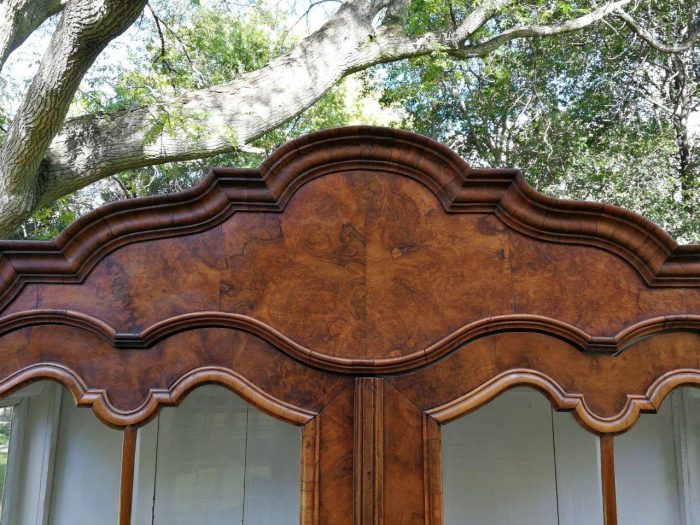 An 18th Century / Circa1740 Dutch Burr Walnut Display Cabinet - ND - Image 5