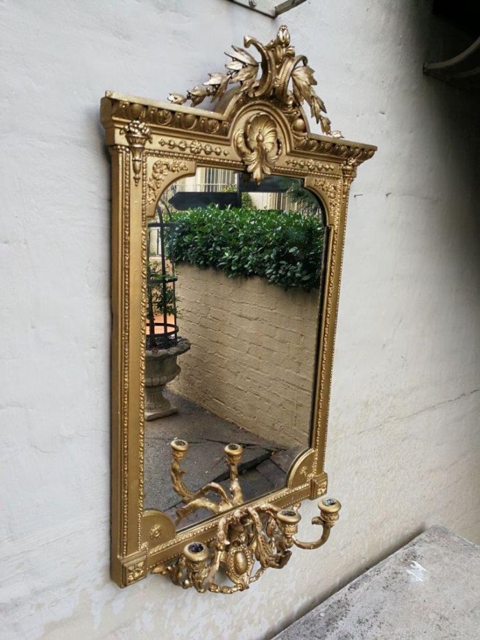 A gilded girandole mirror - Image 2
