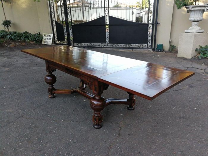 A Baroque Extending Dining Table/Entrance Table/Refectory Table (Folded the Table Seats 6, Extended The Table Seats 8 to 10) - Image 4
