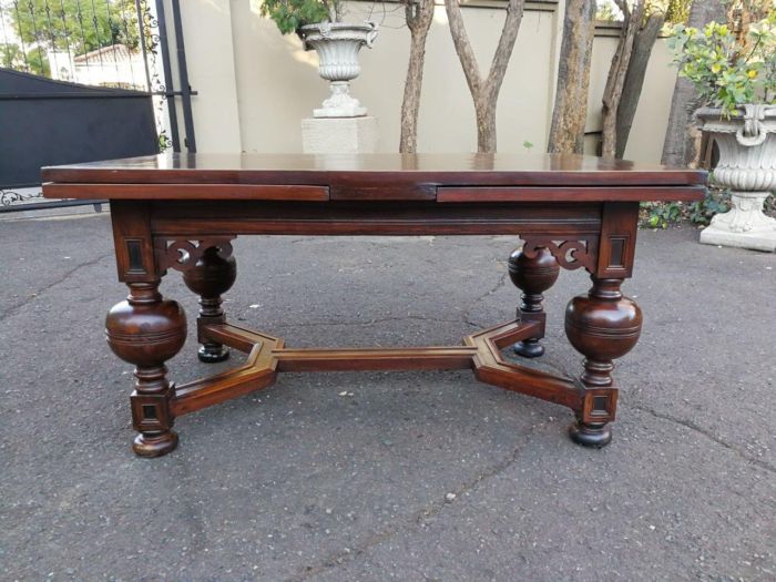A Baroque Extending Dining Table/Entrance Table/Refectory Table (Folded the Table Seats 6, Extended The Table Seats 8 to 10) - Image 6