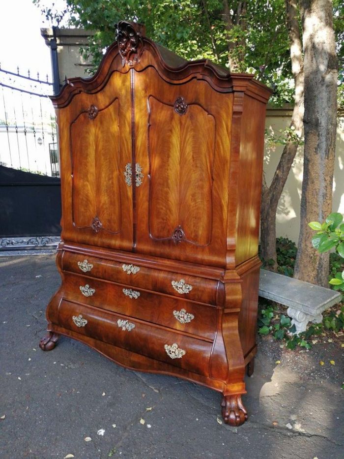 An 18th century (circa 1770) Dutch mahogany cabinet on bombe base/armoire with the original brass handles and lock plates - Image 3