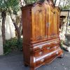 An 18th century (circa 1770) Dutch mahogany cabinet on bombe base/armoire with the original brass handles and lock plates - Image 4