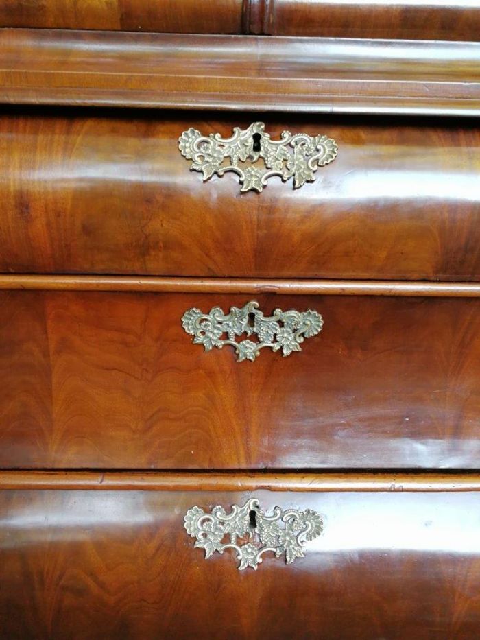 An 18th century (circa 1770) Dutch mahogany cabinet on bombe base/armoire with the original brass handles and lock plates - Image 11