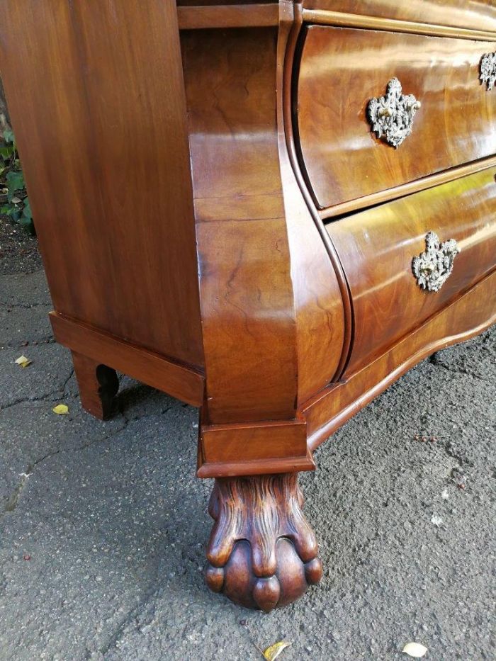 An 18th century (circa 1770) Dutch mahogany cabinet on bombe base/armoire with the original brass handles and lock plates - Image 12